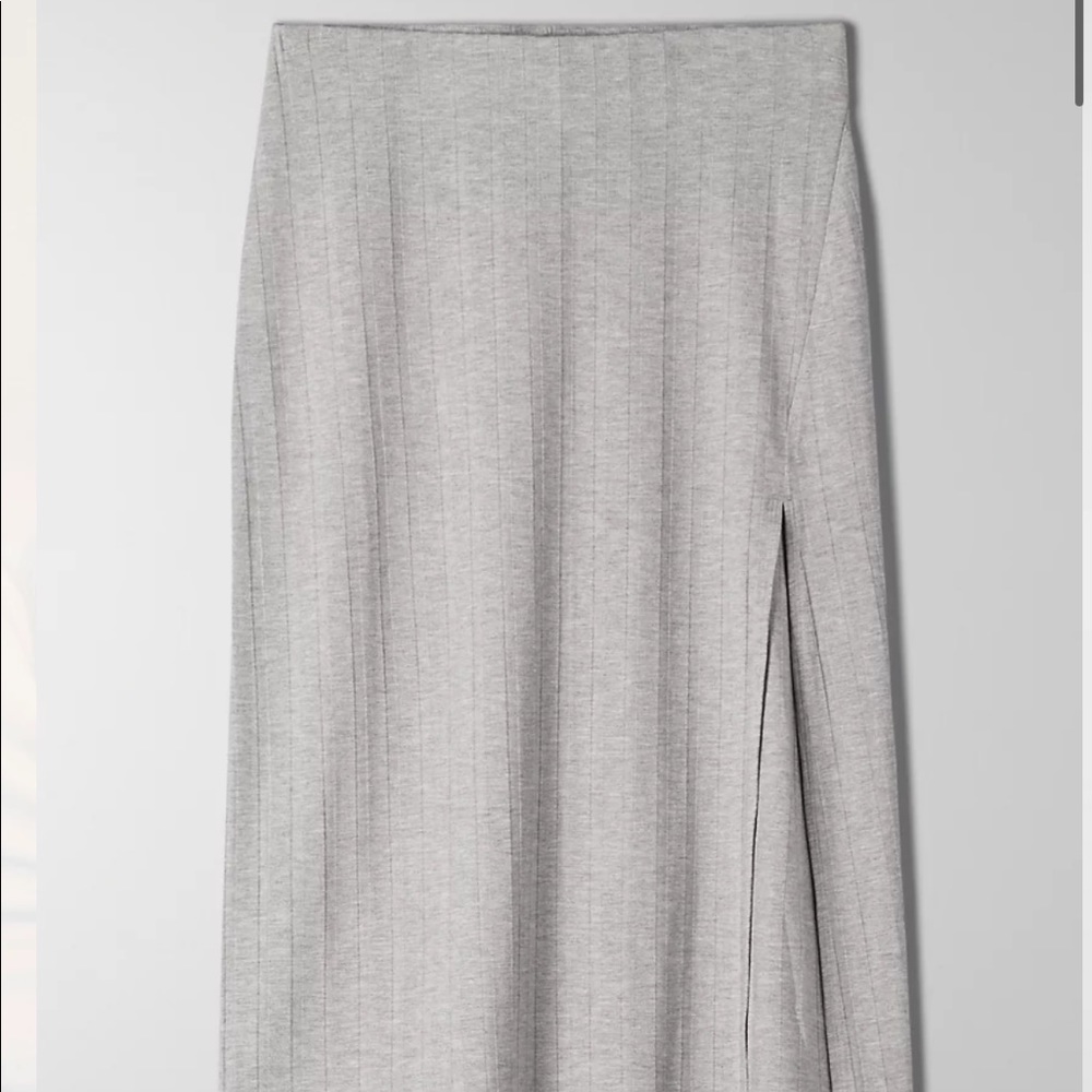 Aritzia Wilfred Free LEO SKIRT (IN BLACK)